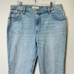 Abercrombie & Fitch Short Ultra High Rise 90s Straight‎ Jean Light Wash Curve thumbnail 5
