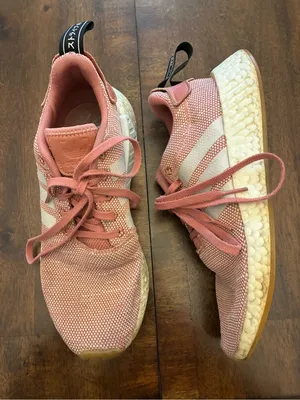 Adidas NMD R2 Women’s 8.5 Sneakers Shoes Running Ash Pink thumbnail 2