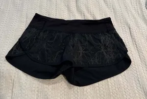 Lululemon Speed Short Love Print Manifesto Black Size 2 (44) thumbnail 1
