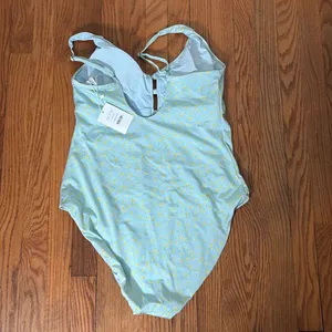 Andie The Mana One Piece Swimsuit blue Floral size L‎ NWT thumbnail 4