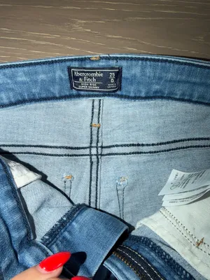 Abercrombie & Fitch Light Wash Women’s Slim Jeans - Blue size 25L thumbnail 2