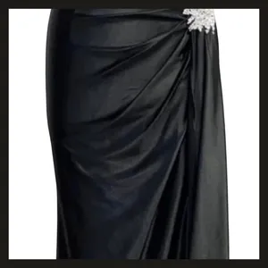 Sherri Hill 55367 BLACK Beaded Off Shoulder Evening Gown SZ 10 Prom Pageant EUC thumbnail 5