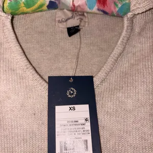 Universal Thread Cream Cropped V-Neck Sweater thumbnail 2