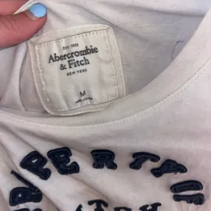 Abercrombie and Fitch graphic tee! thumbnail 2