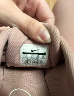 Nike Air Tennis Shoes thumbnail 4