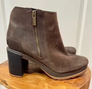 Sorel Waterproof Booties 9.5 thumbnail 1