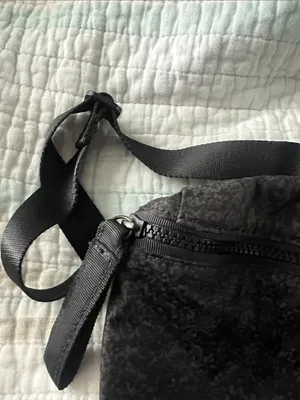 lululemon athletica black and reflective Fanny pack thumbnail 3