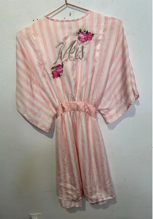 Betsey Johnson Pink White MRS Bridal Striped Kimono Robe Embroidered sz Medium thumbnail 1