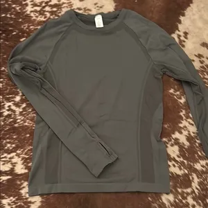 Gray Long Sleeve Athletic Top thumbnail 1
