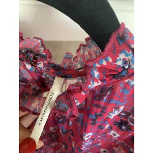 Anthropologie floral top, size small, with ruffled sleeves. thumbnail 2