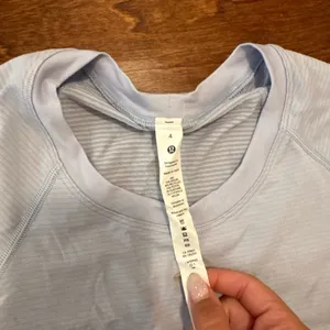 Lululemon shirt  thumbnail 2