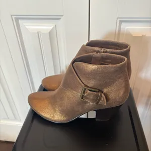 Chico’s Bronze Heeled Ankle‎ Boots Size 9.5 thumbnail 2