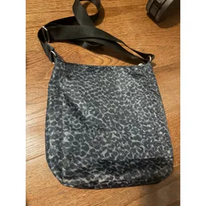 Baggallini Crossbody Bag Leopard Print Gray‎ Lightweight Travel Purse OS thumbnail 3