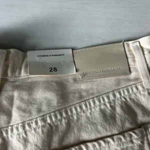 NWT Citizens of Hummanity Franca Pleated Short in Marzipan Cream Size 28 thumbnail 6