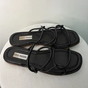 Steve Madden Black Strappy Flat Sandals women’s Size 8.5(B114)✨ thumbnail 3