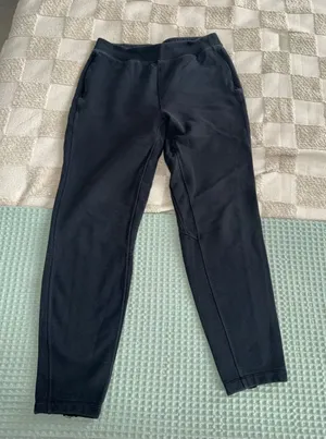 Lululemon Free To Roam Jogger *28" Black size 8 thumbnail 1