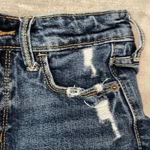 Old Navy Hi-Rise Super‎ Slim Pockets Women’s Size 0 Jean Shorts Casual Denim thumbnail 2
