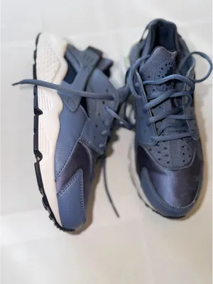 Size 8 US Women’s huarache - navy blue And White thumbnail 9