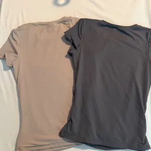 QINSEN 2 Pack Ruched Side Short Sleeve T-Shirts Gray Tan XS Slim Fit Crewneck thumbnail 4
