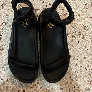 ASH Women's Victoria Sandal black thumbnail 2
