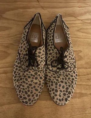 DV Dolce Vita Oxford Shoes Size 6 Leopard Print Lace Up Flats Casual Classic thumbnail 1
