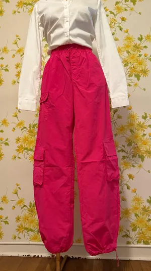 High waist parachute cargo pants in hot pink size M thumbnail 3