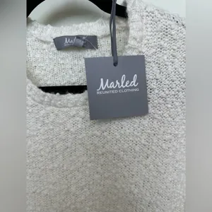 Cream Sweater Size M thumbnail 3