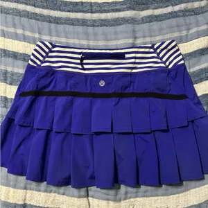 Women’s Lululemon blue skort size 6 thumbnail 2