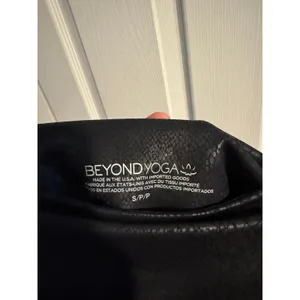 Beyond Yoga Snake Skin Pattern Leggings Size Small thumbnail 2