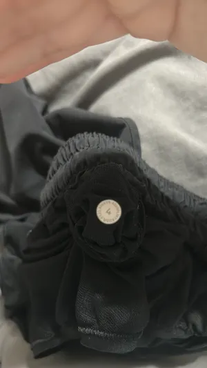 Black Lululemon Hotty Hot 2.5" Shorts Low-Rise thumbnail 5