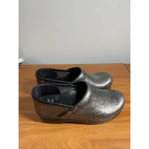 Dansko Antiqued Silver Tooled Clogs Size 38 Floral Embossed Comfort Work Medical thumbnail 4