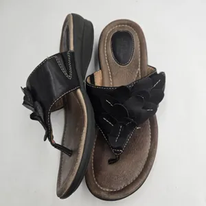 Clarks Artisan Shoes Womens 7M Latin Samba Black Leather Flower Thong Sandals thumbnail 5