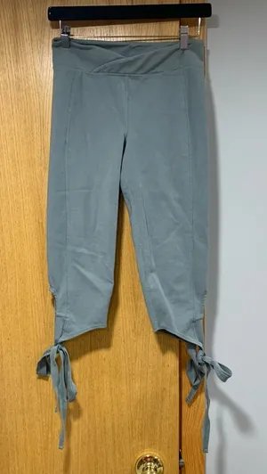 Free People Movement Turn Out Tie Crop Leggings in Green - Size Small thumbnail 1