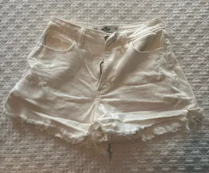 Hollister Curvy Ultra high rise mom short 3” thumbnail 1