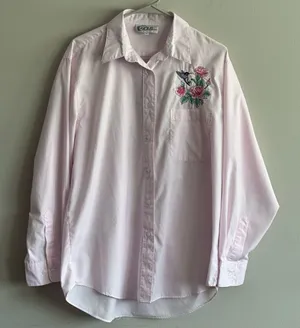 LAS OLAS Button Down Shirt Women’s Size L Pinstripe Embroidered thumbnail 1
