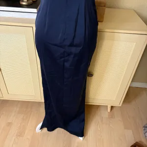 REVOLVE NBD Shelby Gown Satin In Navy Blue‎ Size XXS thumbnail 6