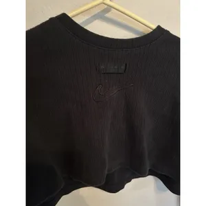 Nike Long Sleeve Black Ribbed Cotton Crop Top Size Large Athleisure Sporty Gym thumbnail 3