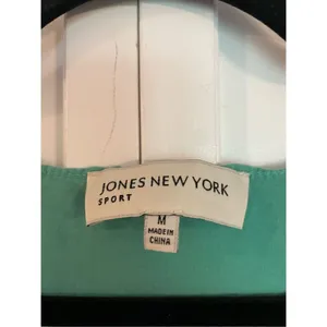 Jones New York green embroidered floral tank thumbnail 3