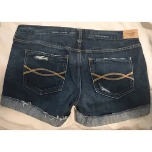 ✨HP 5-28-17✨Distressed A&F Shorts✨ thumbnail 4