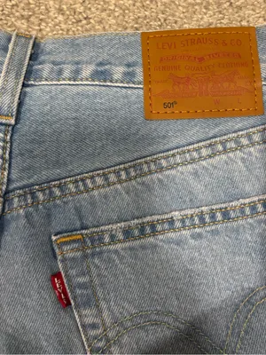 Levi’s 501 Light Blue Distressed Jeans W25 L28 thumbnail 4