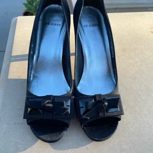 St. John Black Satin Peep Open Toe Bow Heels Pumps Shoes size 8 thumbnail 2