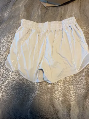 Lululemon Hottie Hot Shorts 2.5" high rise thumbnail 2