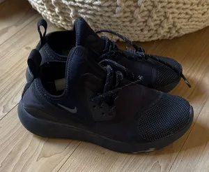 Nike Black Women's Sneakers thumbnail 1