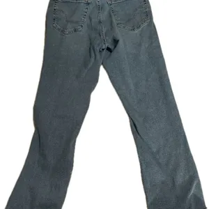 Signature by Levi Strauss Boyfriend Jeans Women’s Size 8 W29 Light Wash Denim thumbnail 3