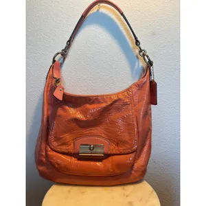 Coach Coral Pink Crinkled Patent Leather Hobo Shoulder Bag Turnlock Pink Bag thumbnail 3