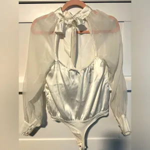 NWT Abercrombie & Fitch Satin & Mesh Long Sleeve Bodysuit Ivory Small thumbnail 2