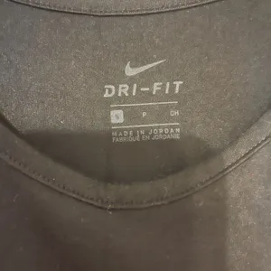 Nike tank top thumbnail 2