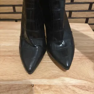 Lemon Drop By‎ Privileged Black Pointed Toe Boots Size 5.5 thumbnail 4