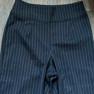 Good American Stripped Pants thumbnail 2