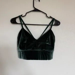 Beyond Yoga VIP Longline Sports Bra Velvet Velour Dark Green V-Neck Activewear thumbnail 2